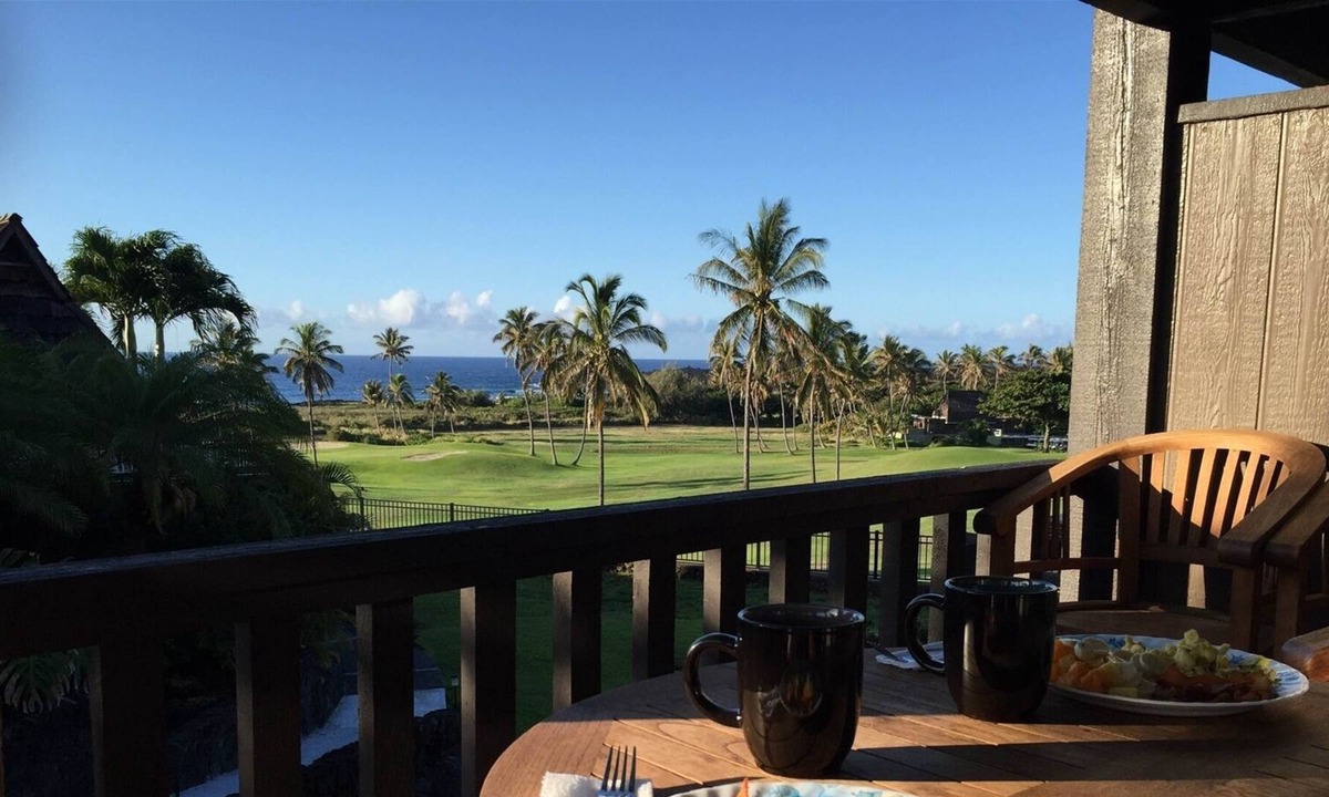 Punaluu House | #24 King Bed and Sleeper Sofa, Great Location near Pool, Hot Tub & Grills