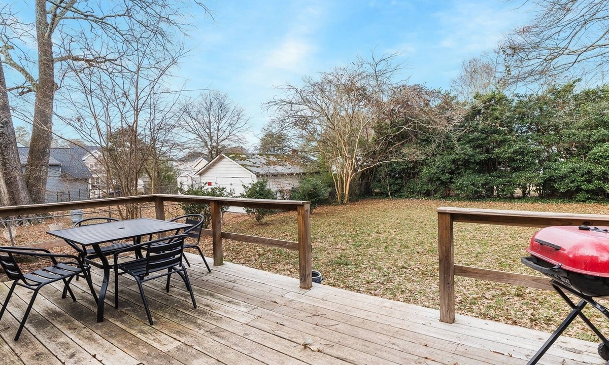 Greenville House | 2B/1B W/ Lrg fenced-in backyard