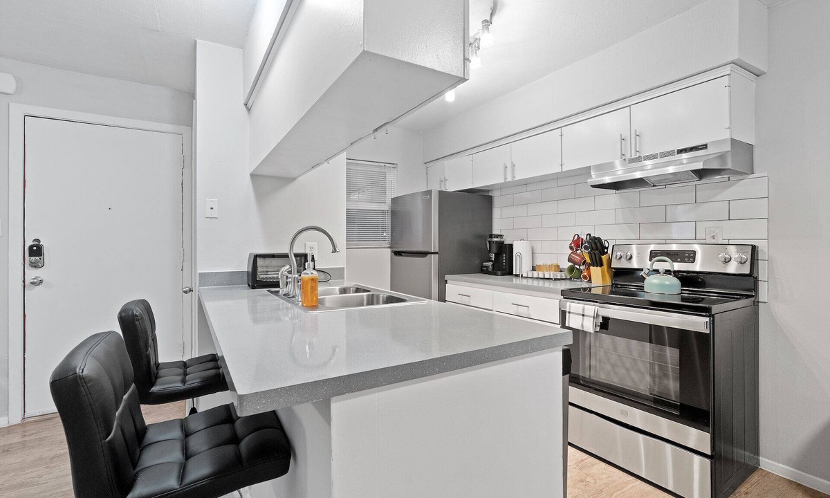 Hyde Park Apartment | 2BR apt in Austin Close to UT 1343