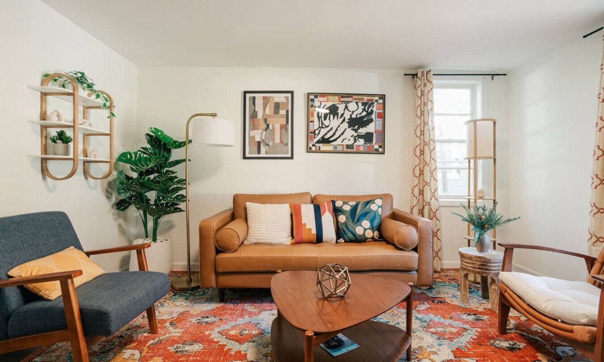 Midtown House | 2BR Boho Vintage Gem Close Hospitals & Downtown