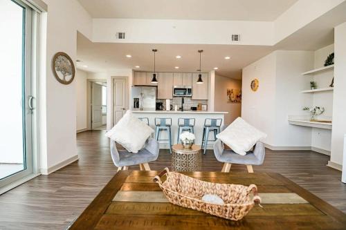 Third Ward Apartment | 2BR Fully Furnished Apartment Uptown - BOA Stadium apts