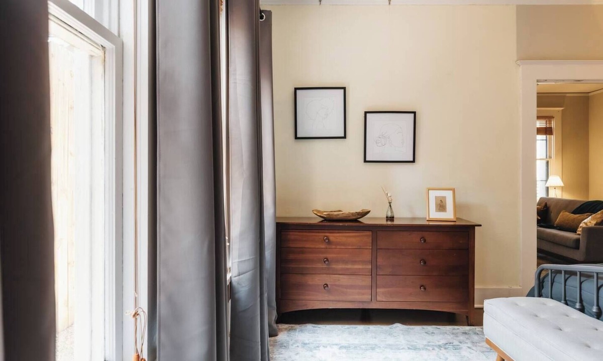 West Campus House | 2BR Historic Victorian Townhouse Gem❤️ Walk to UT Austin Free Parking