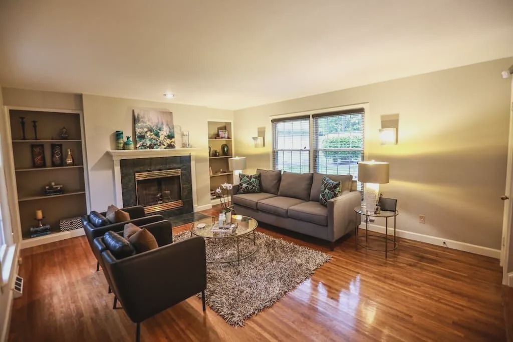 SouthPark House | 2BR Home short walk to Southpark Mall!