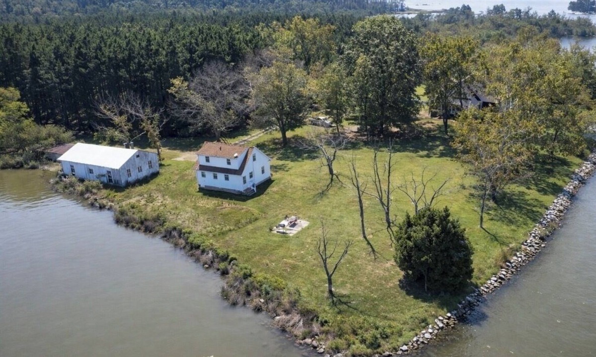 Cambridge House | 2BR Riverfront Retreat on 61 acres with 270 degrees of waterfront/private Pool