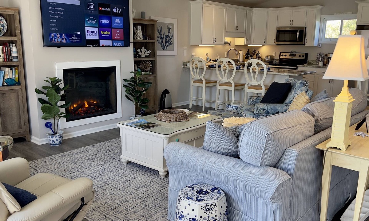 Emerald Isle House | 3 Bed/2.5 Bath 1450 sq ft with Large Open Floor Plan, 3 Min Walk to Beach