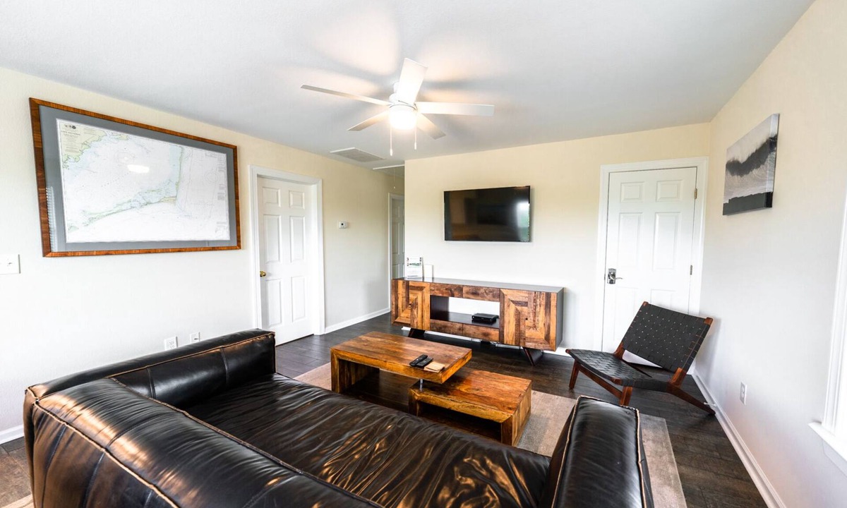 Waves Apartment | 3-Bedroom, 2-Bathroom Apartment. Walk to beach and access to REAL Watersports