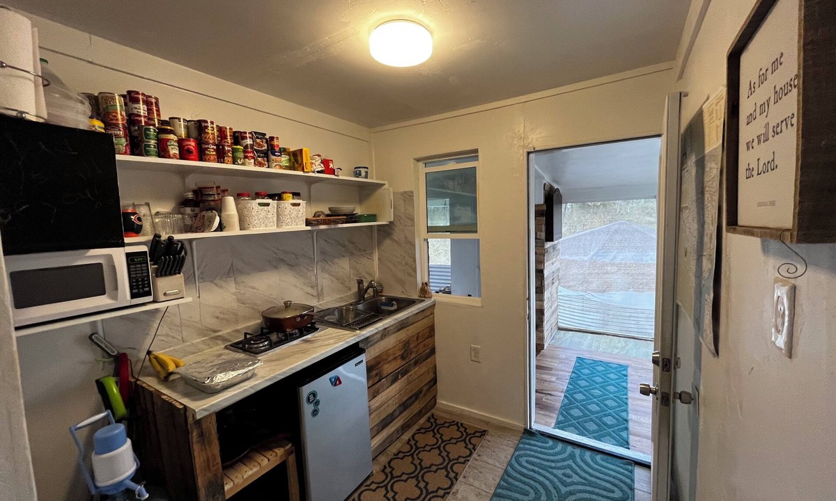 Ainaloa Cabin | 3-bedroom cabin in serene Pāhoa with fitness room, WiFi