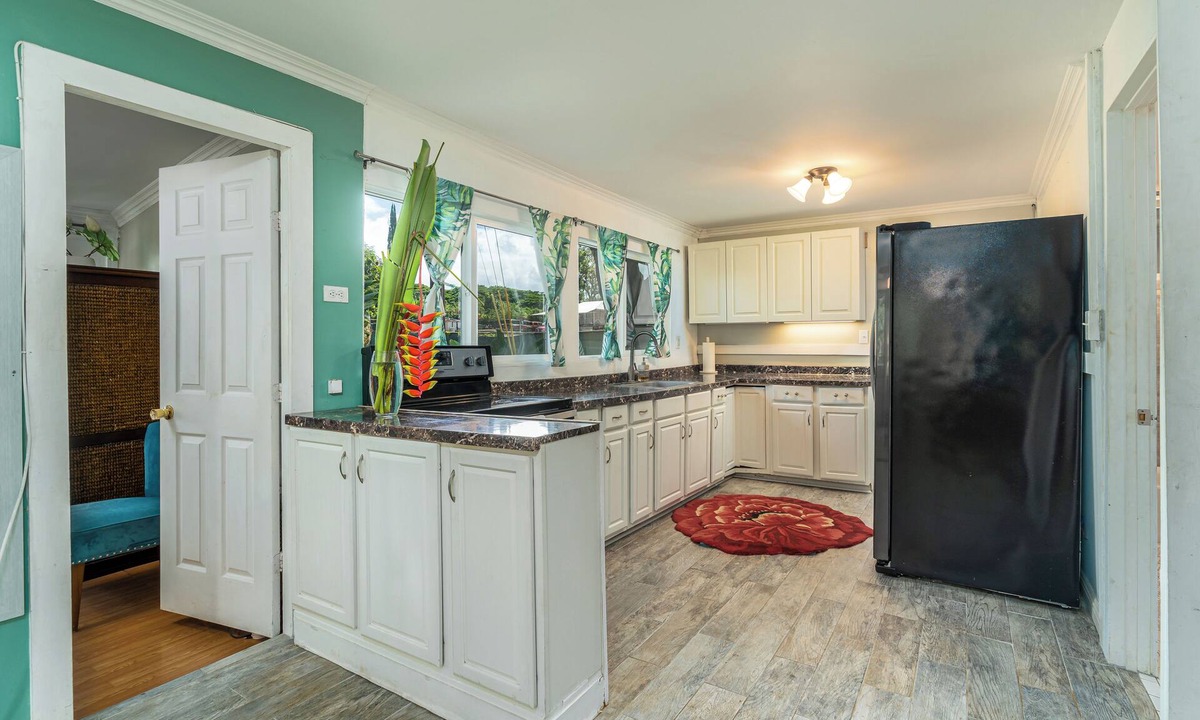 Waialee House | 3-Bedroom Home Plus Mother-in-Law-Suite in Peaceful Haleiwa Hawaii