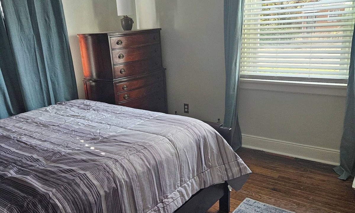 Mosby House | 3-bedroom house. Minutes away from major hospitals. Close to RIR, VCU, VUU, VSU.