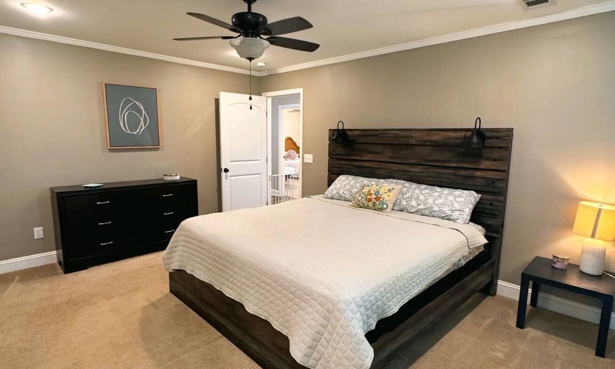 Tifton House | 3-bedroom house with pool in quiet neighborhood