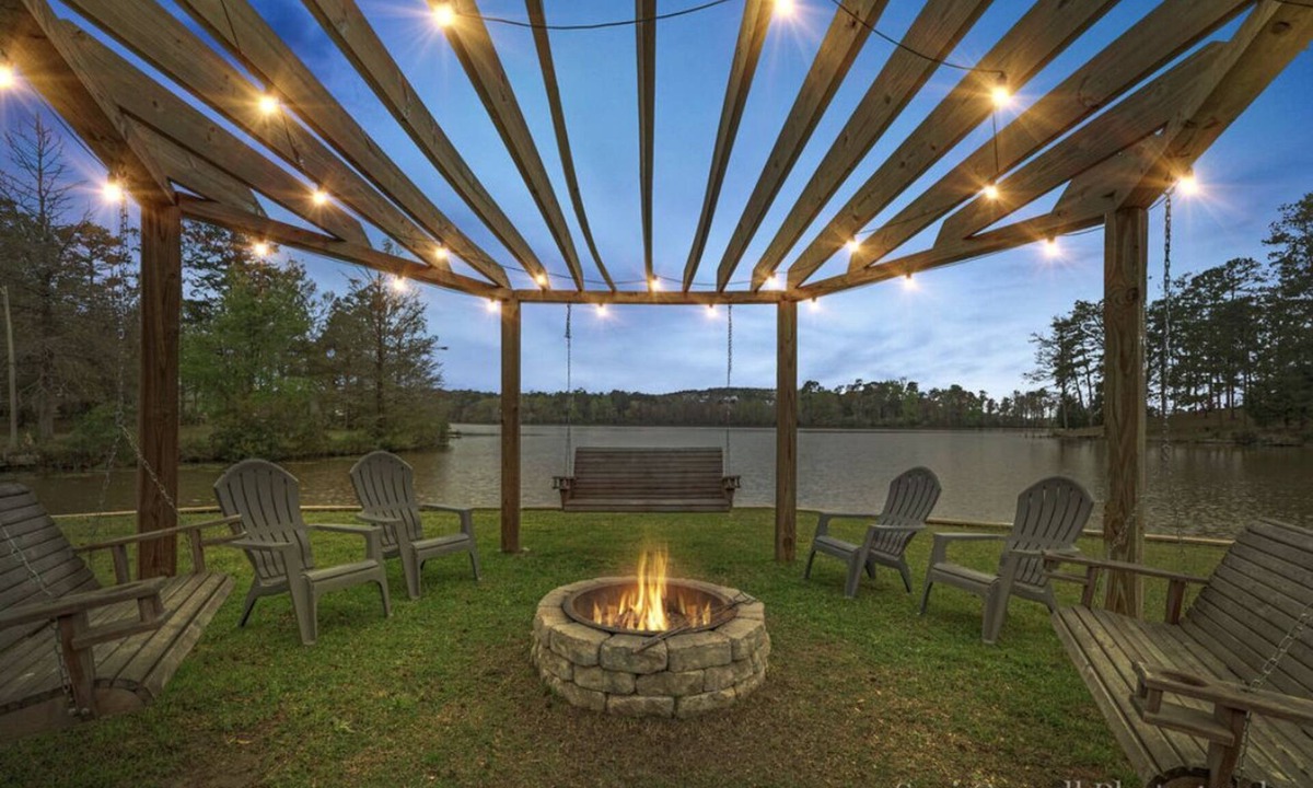 Andalusia Cabin | 3 bedroom lake front cabin, kayaks, fire pit and more!
