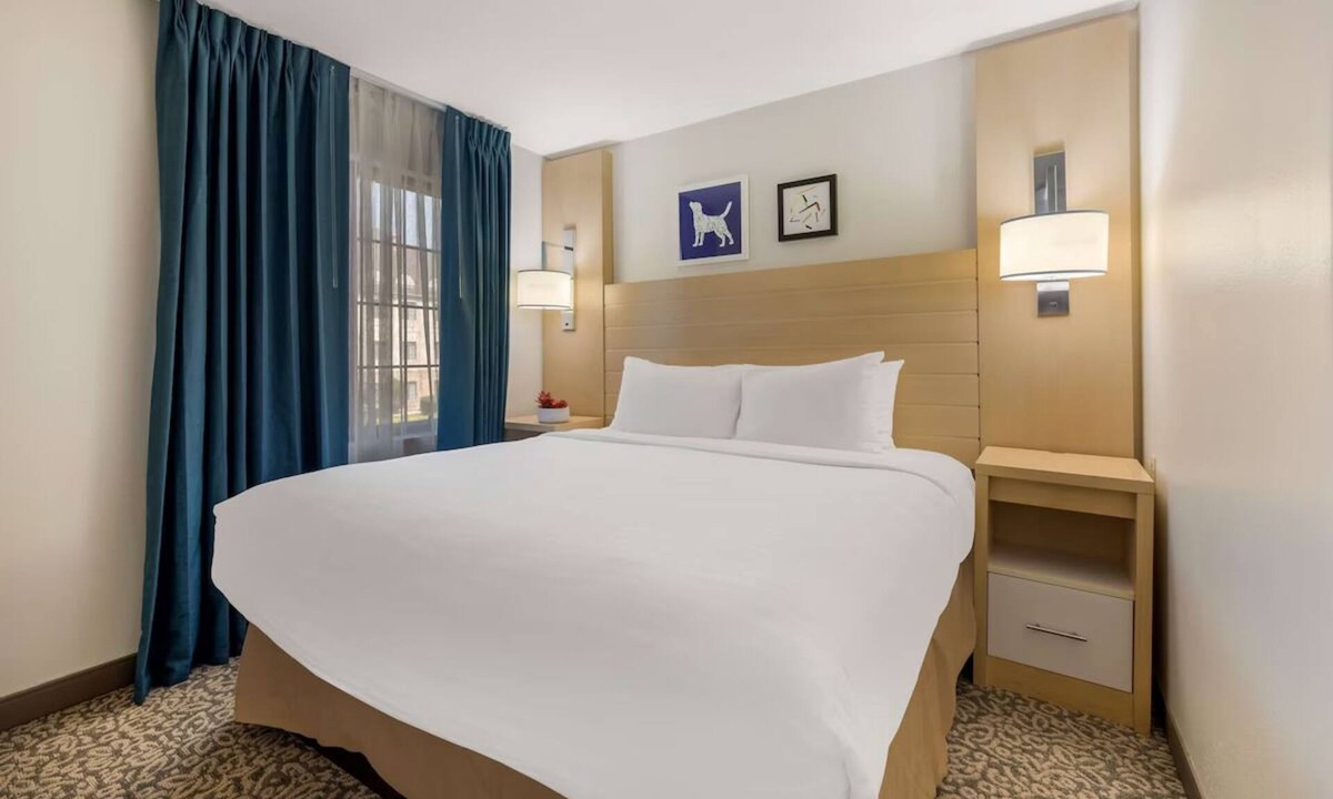 Arrowood Hotel | 3 Bright and Comfortable Suites with Kitchen and Fitness Center for Long Visits