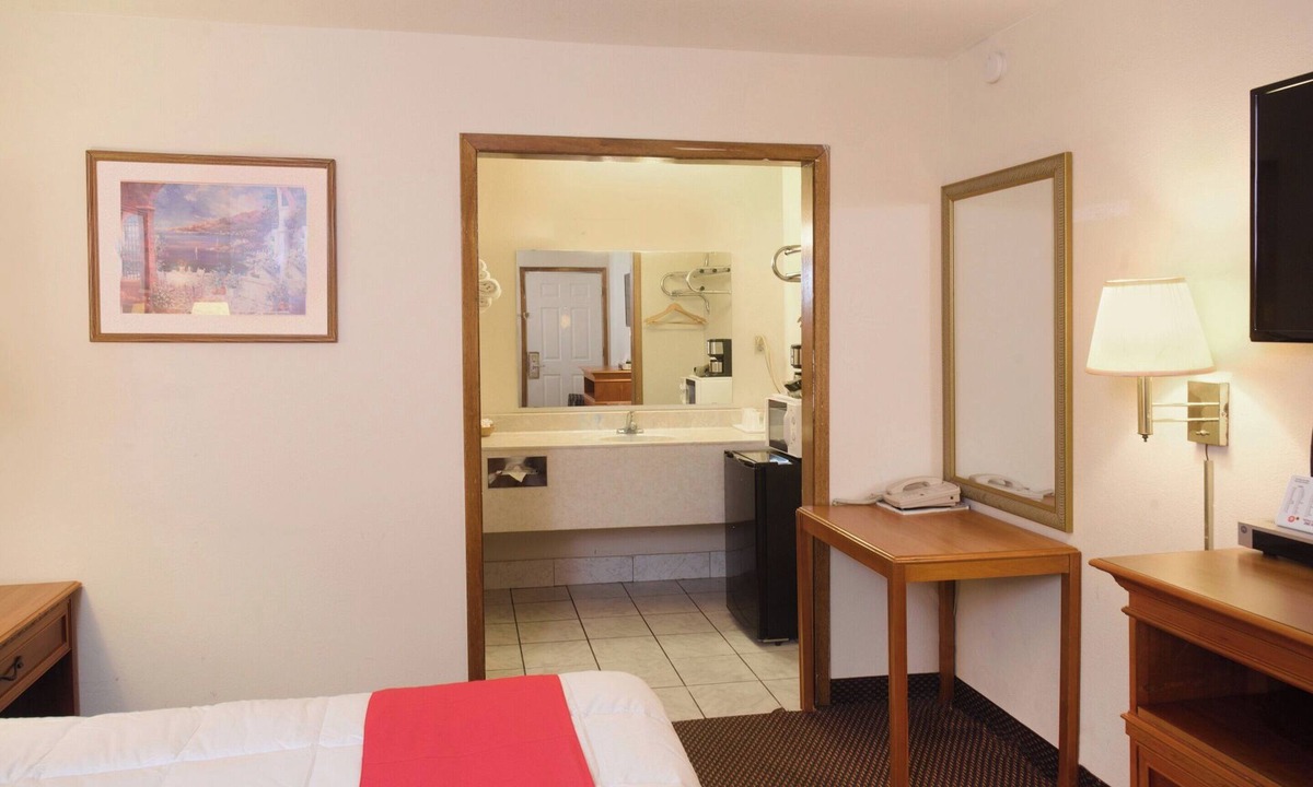 Guymon Hotel | 3 Charming Couple’s Rooms – Near Parks, Dining & Local Gems!