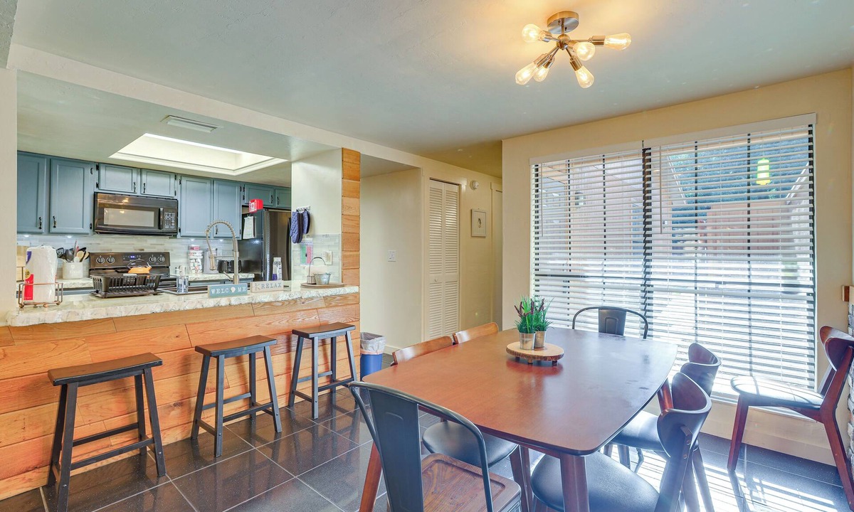 Gainesville Apartment | 3 Mi to UF: Townhome w/Patio in Gainesville!