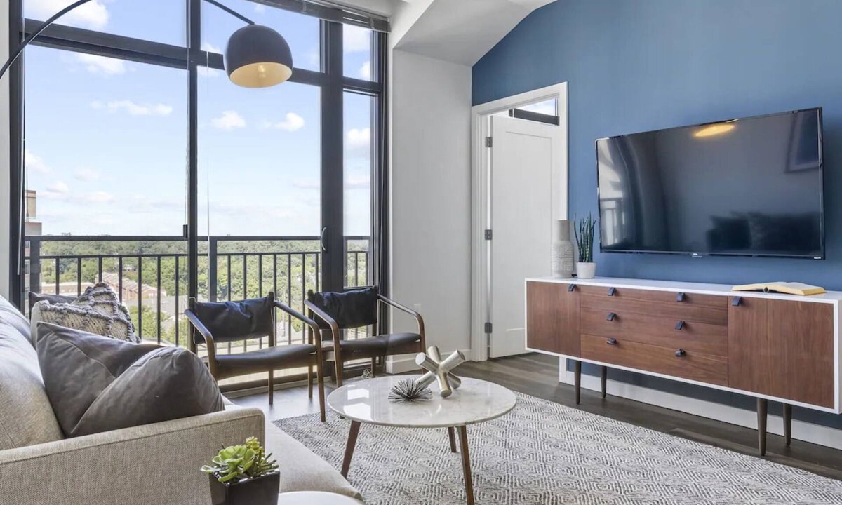 Bluemont Hotel | 3 Units | Ballston Extended Stay | Rooftop View & Kitchen | Walk to Local Dining
