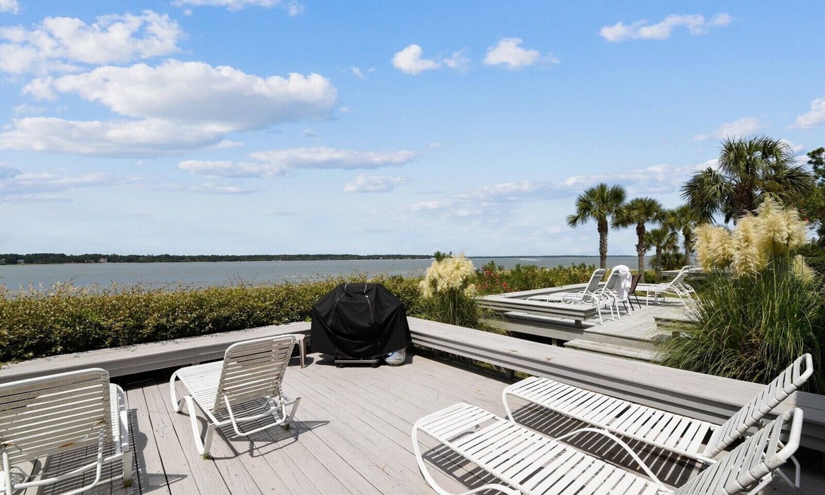 South Beach Villa | 35 Lands End ~ Private Deck Overlooking Calibogue Sound
