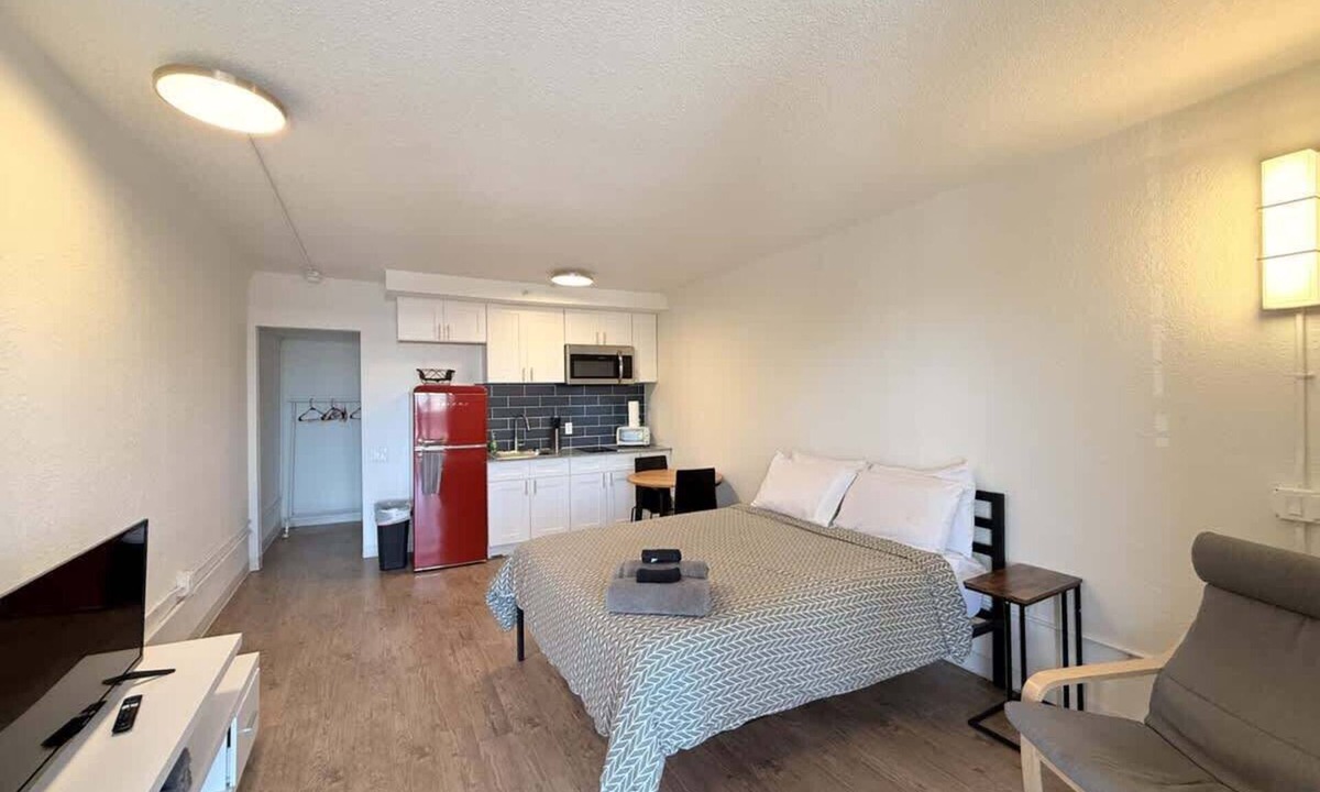 St. Johns Apartment | [36] ATX Studio: 1 Queen, Access to Gym & Laundry