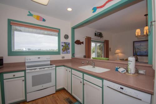 Saint Helena Island House | 367 Ocean Point Dr