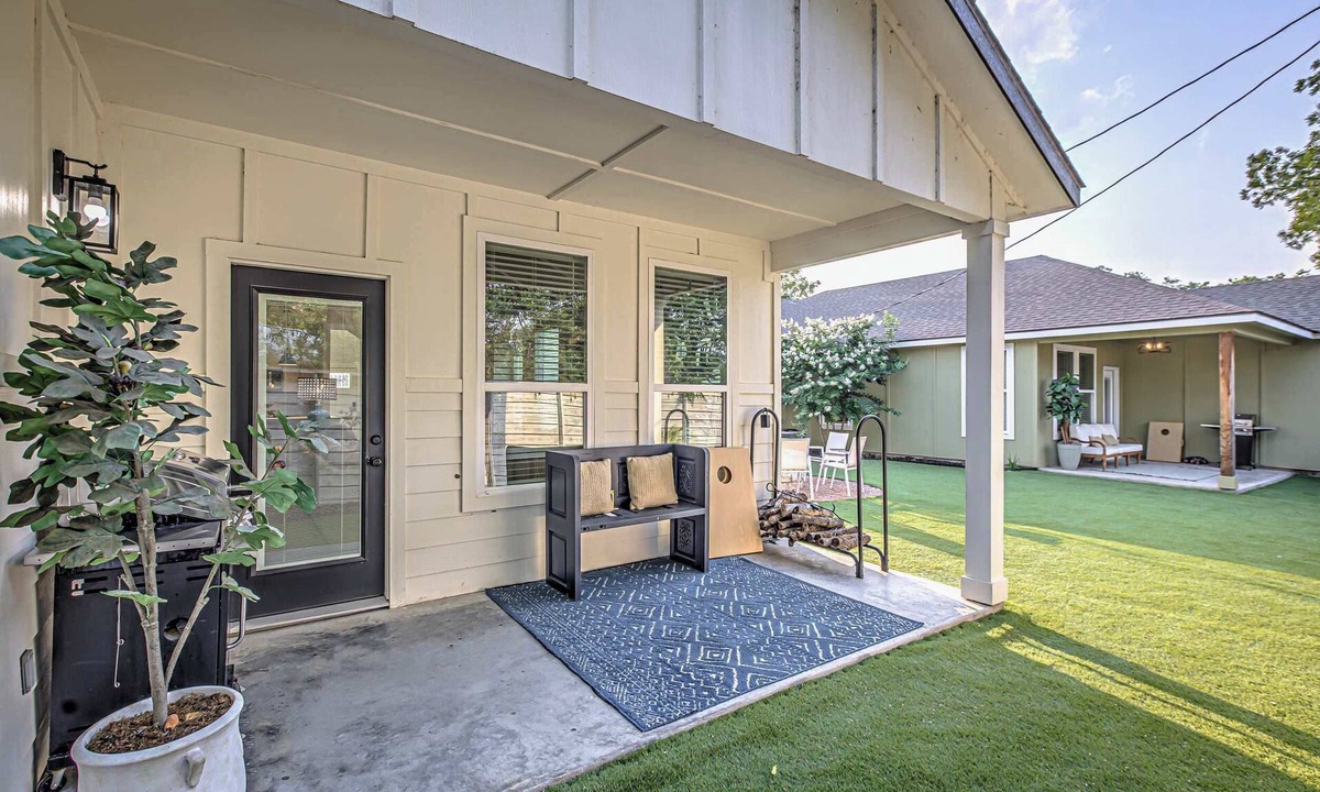 Cottonwood Shores House | 3BD Retreat for 6 Near Lake LBJ with Fire Pit & Patio