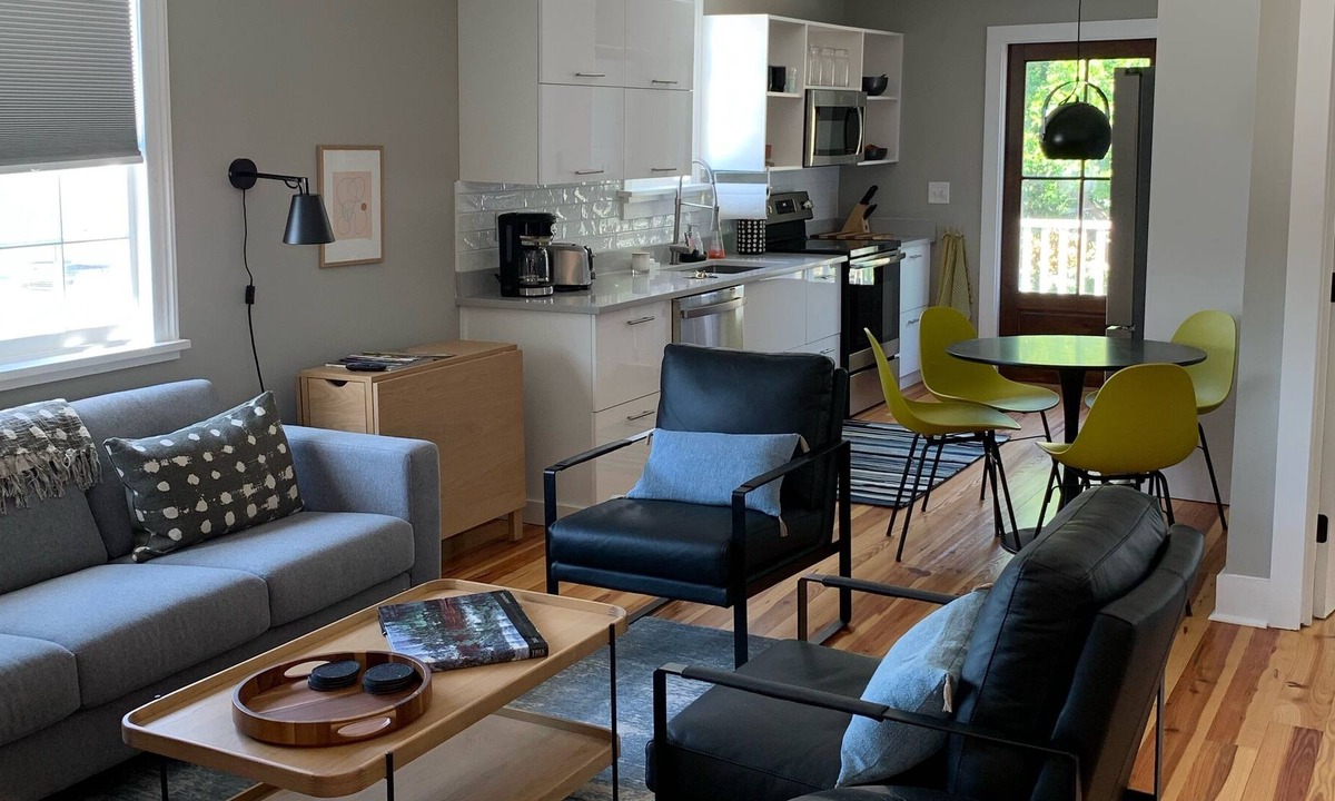 Westside Apartment | 3Br 1Bath Apartment King St Charleston