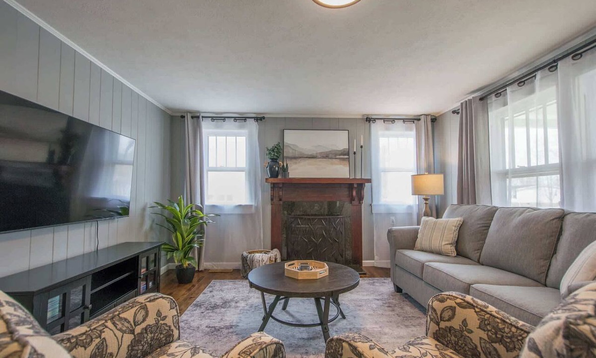 East Flat Rock House | 3BR Home in East Flat Rock near Downtown