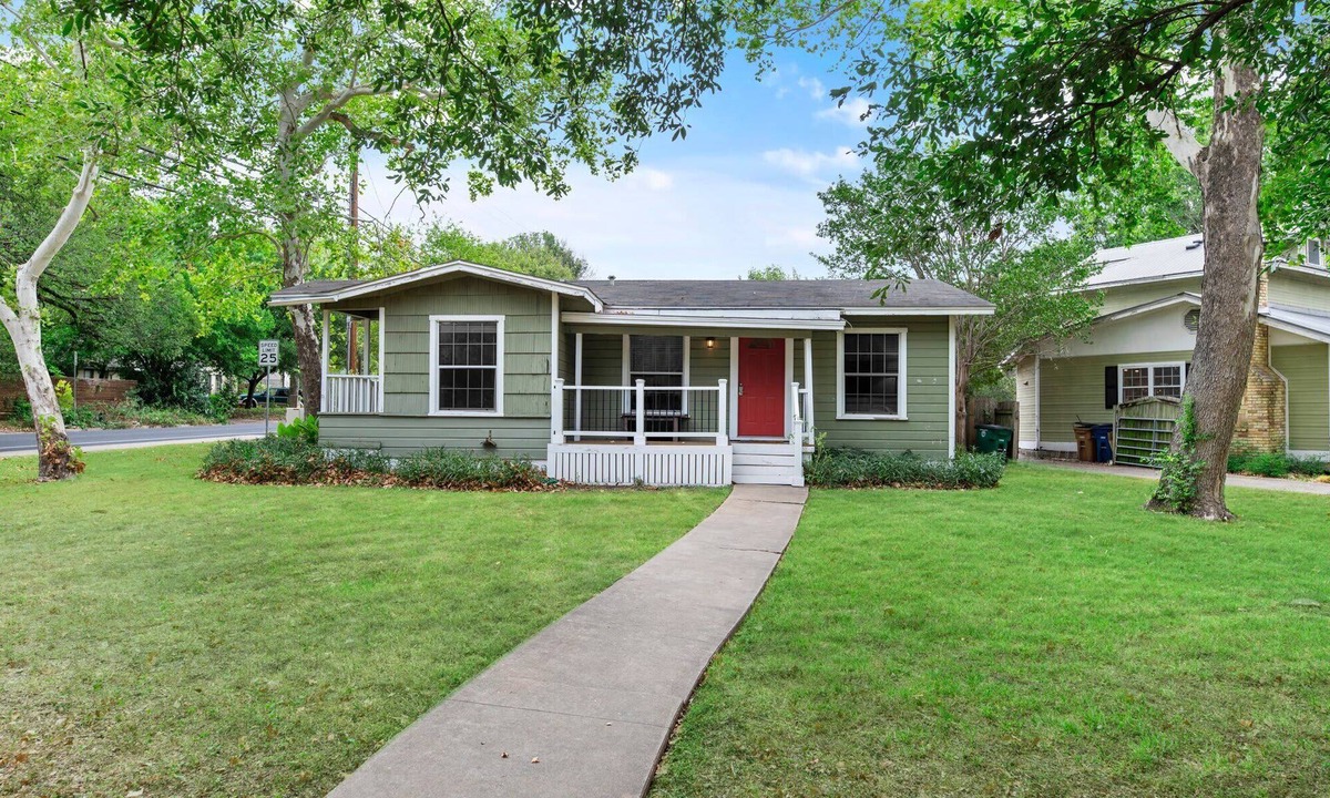 South Manchaca House | 3BR Home with Grill & Yard - Long Stays Welcome!