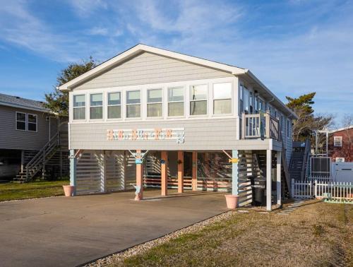 Kill Devil Hills House | 3min Walk to Beach Hot Tub Yard Near Shops
