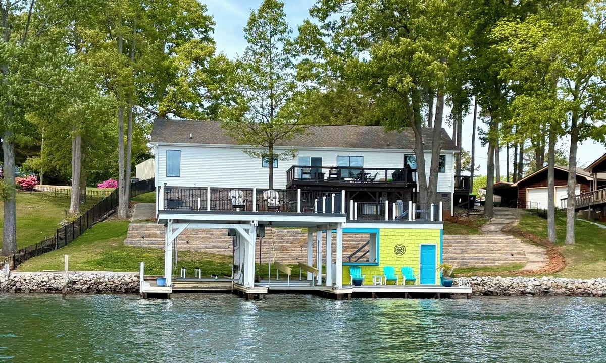 Henrico House | 4 Bedroom, 2 Bath, Located on Main Lake, with Boathouse, Boat Slips, Sleeps 11