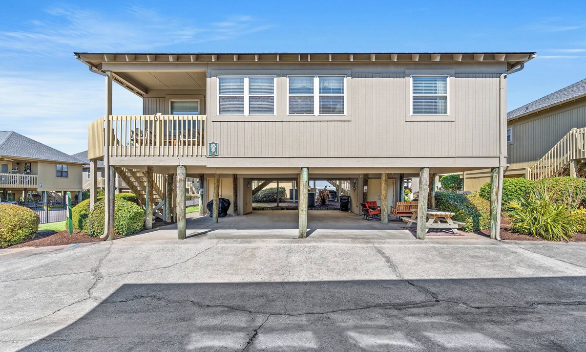 Myrtle Beach Cottage | 4 Bedroom Cottage with a short walk to the Beach