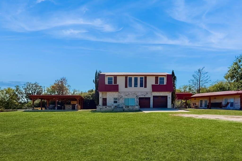 Spicewood House | 4-Bedroom Spacious Home with Guest House & Pool, Located on 9 Acres of Land
