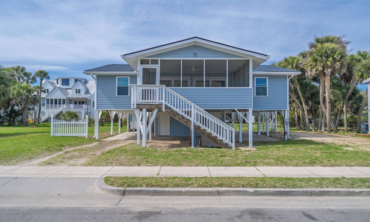 Edisto Island House | 4 bedrooms, Ocean Views, fireplace, entertainment room with large screen tv!