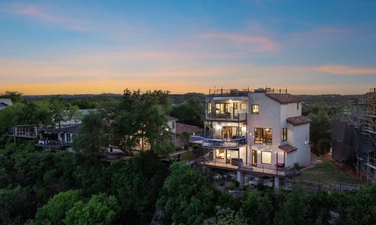 Apache Shores Villa | 4 BR Water Front Rustic Luxurious Villa Retreat