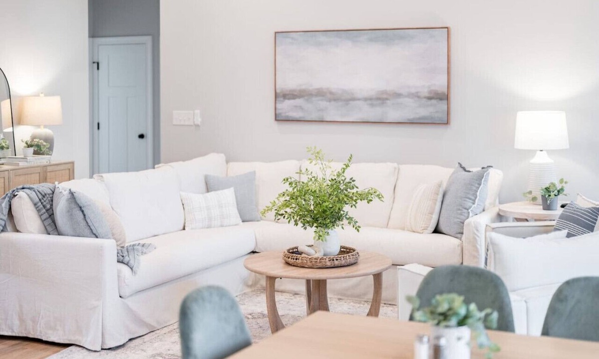 Vista Acres House | 4 min to LU! Hot Tub, Family-Friendly + Mtn Views
