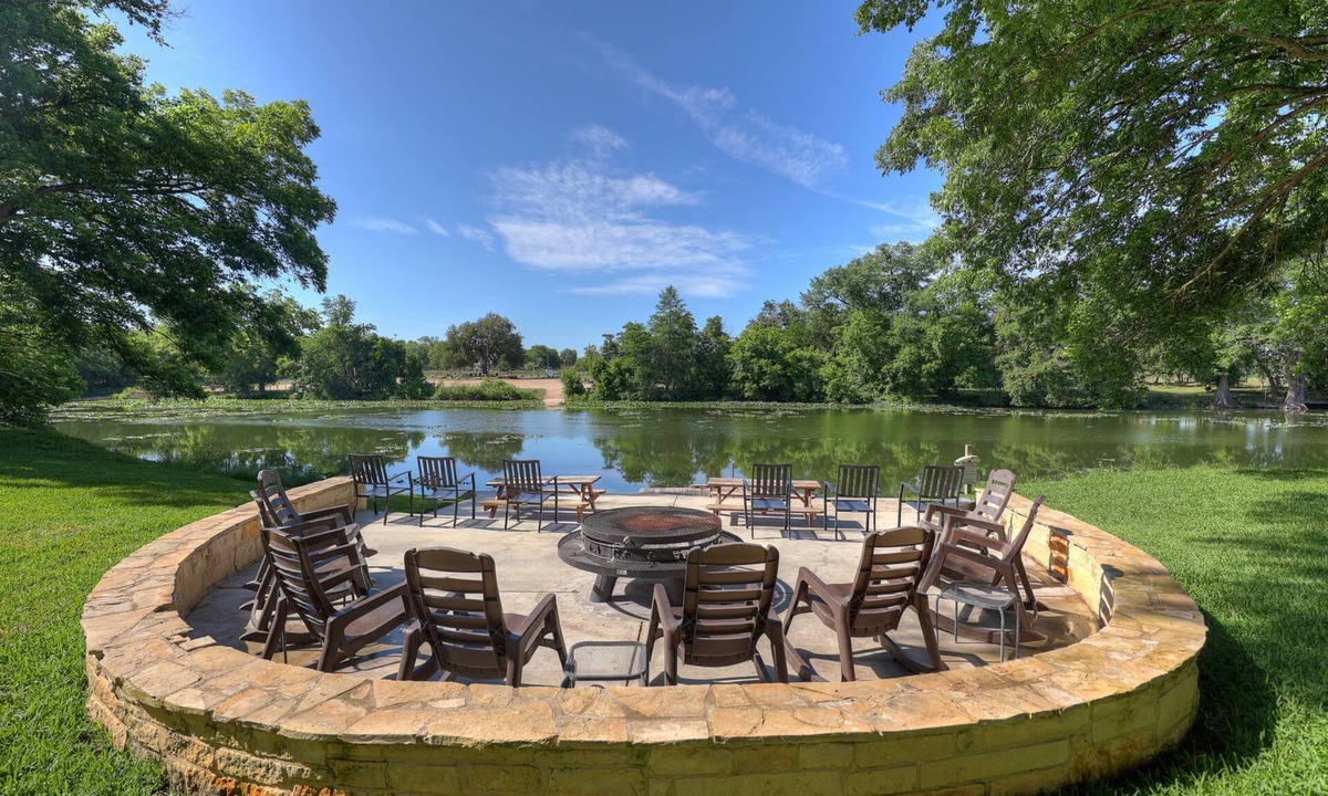 Center Point Cabin | #4 of 4 Treetop River Cabin: 6 guests +Kayaks+ Fishing+ Fire pits: Honey's Nest