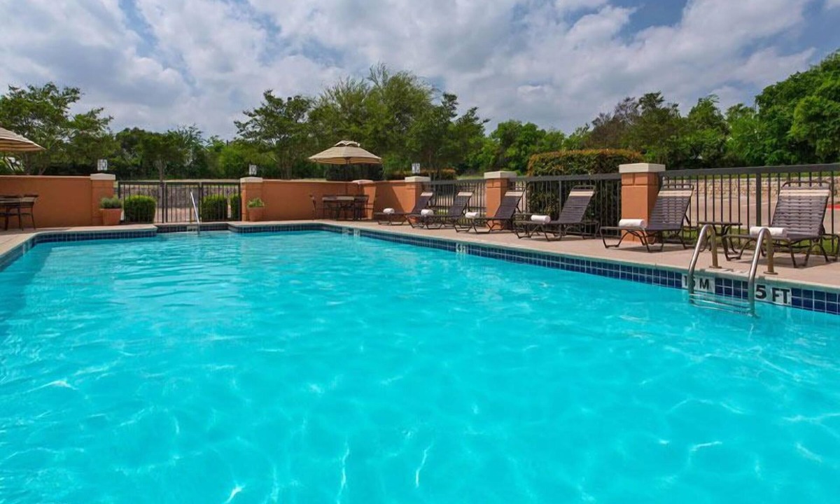 St. Johns Hotel | 4 Pet-Friendly Units Close to LBJ Museum, Outdoor Pool, FREE Parking!