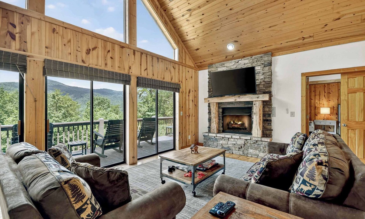 Cleveland Cabin | 4 Private Suites | Mtn Views, Hot Tub & Game Room