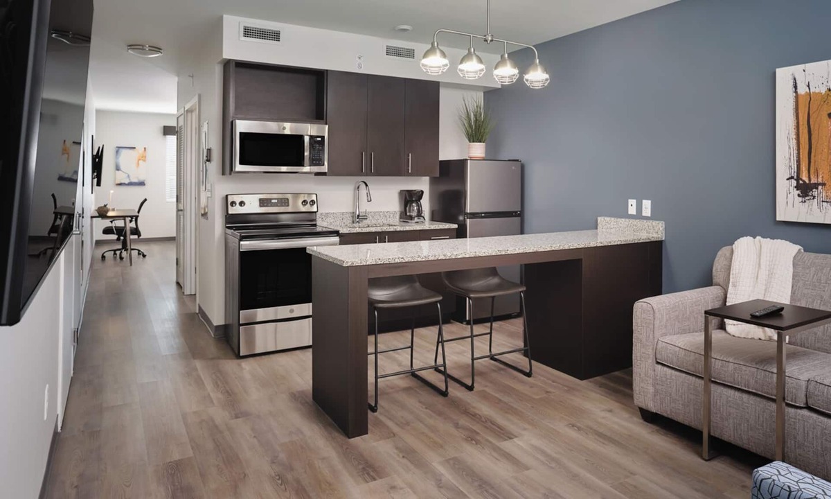 Lithia Springs Hotel | 4 Spacious Comfortable Suites Near CNN Center - Pet-Friendly Options Available
