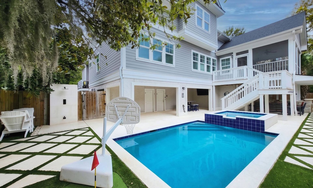 North Forest Beach House | 40 N. Forest Beach-New Owners & Vrbo listing - 176 Yard walk to the beach.