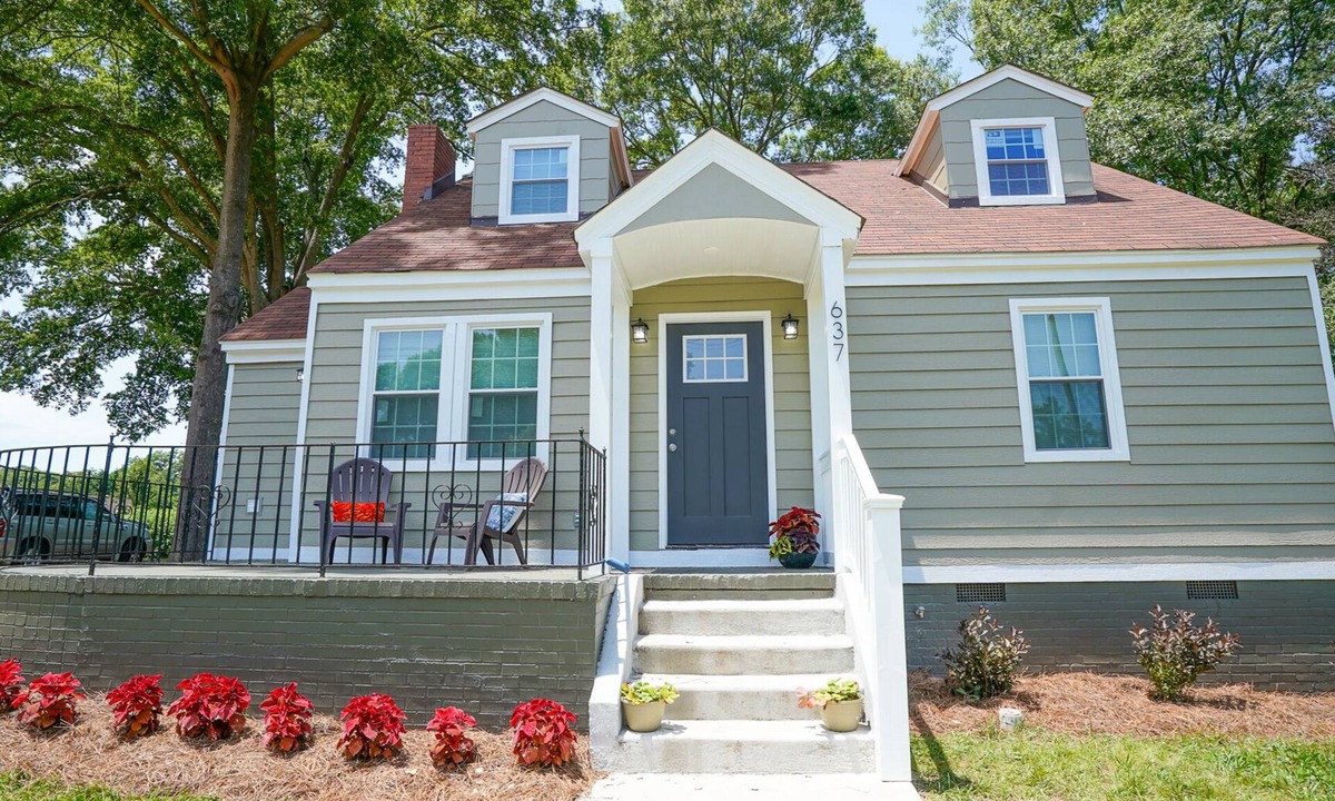 Rock Hill House | 4bd/3bth Combined Cape Cod & Cottage | 5 Min to RH