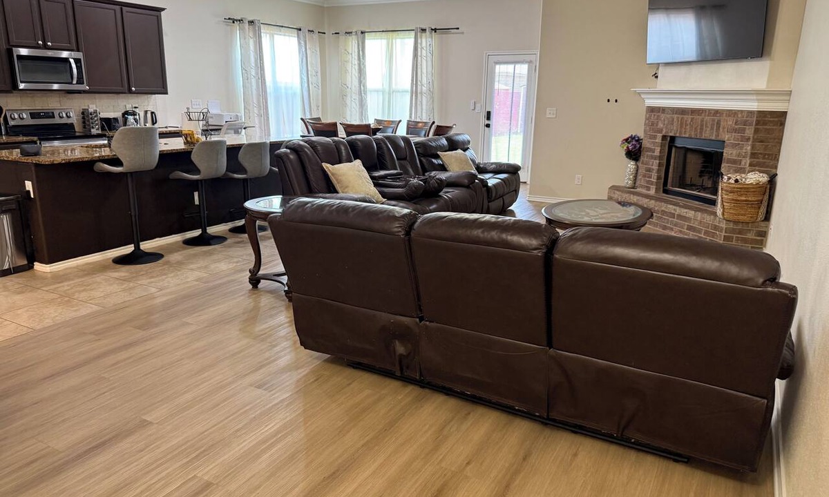 Lubbock House | 4BR/2B Lubbock CompleteHome Stay