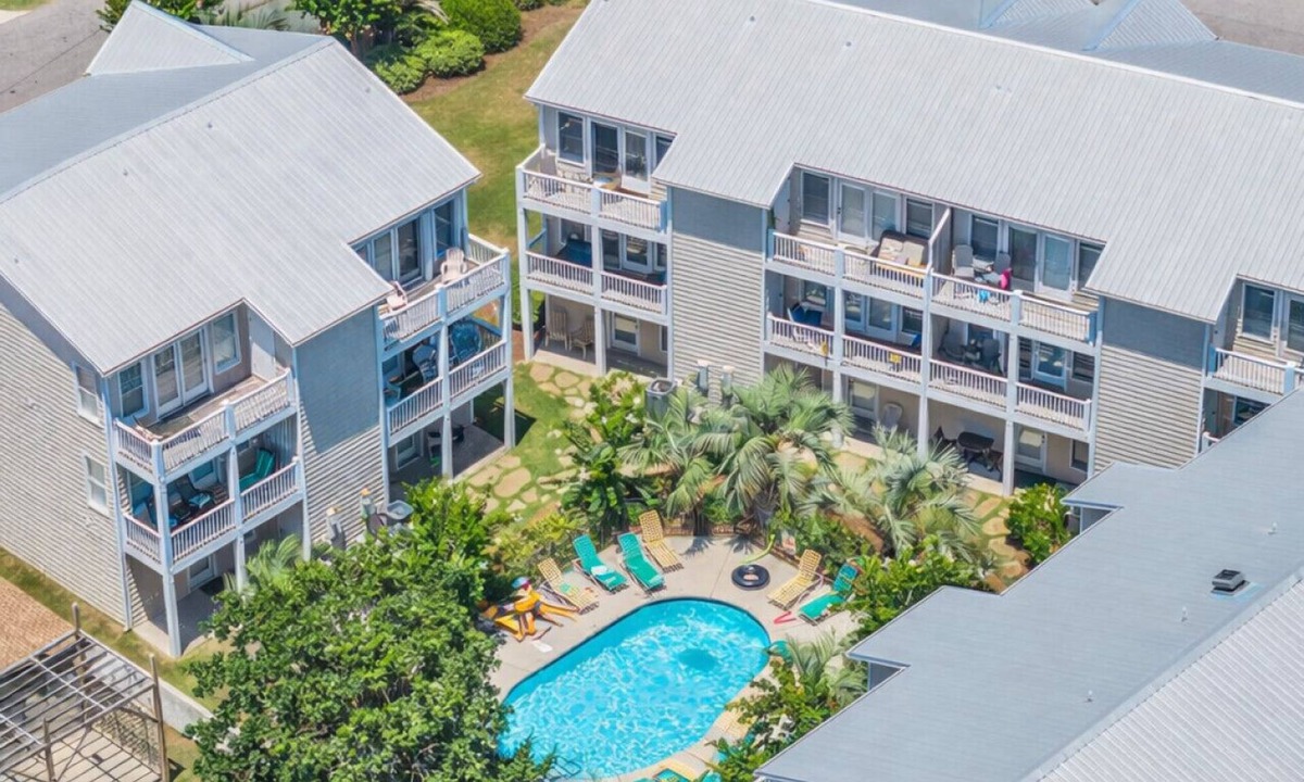 Kure Beach Villa | 4BR 3 King Beds 200 Steps to Beach Walk to Pier Pool