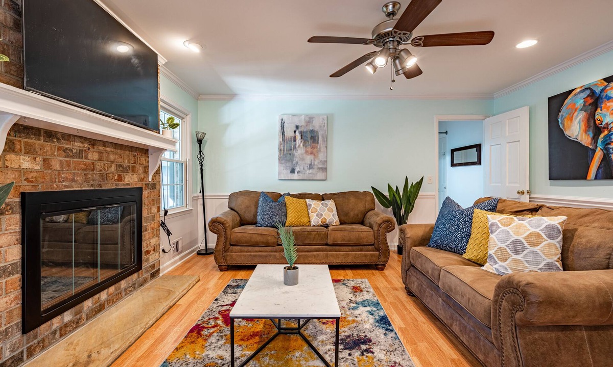 Athens House | 4BR Cozy Home, Close to UGA & Downtown Athens