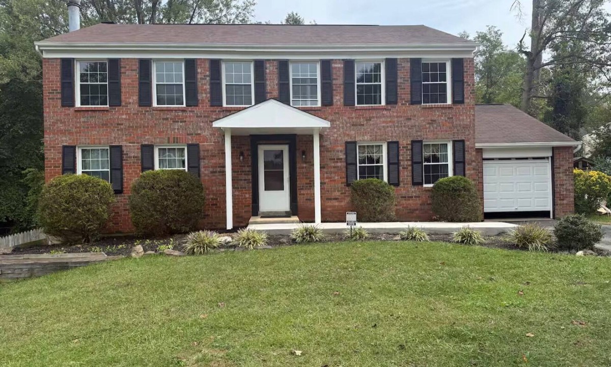 Bowie House | 4BR Home with TVs, 2.5 bath, 6 bed, pool, Game-room, Gym-room in Bowie MD