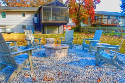 Cape Saint Claire House | 4BR House Mins to Downtown Annapolis with Firepit, Basement Bar, & Sleeps 12