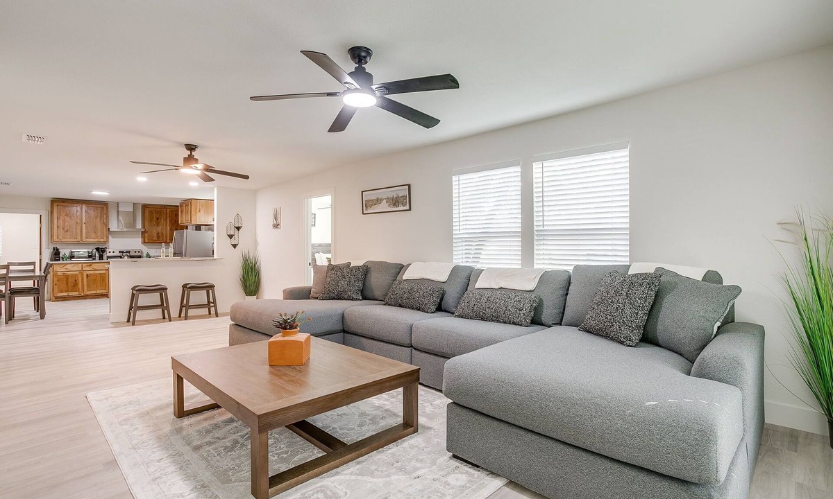 Stephenville House | 4BR · Sleeps 9 · Walk to Tarleton · Fenced Yard