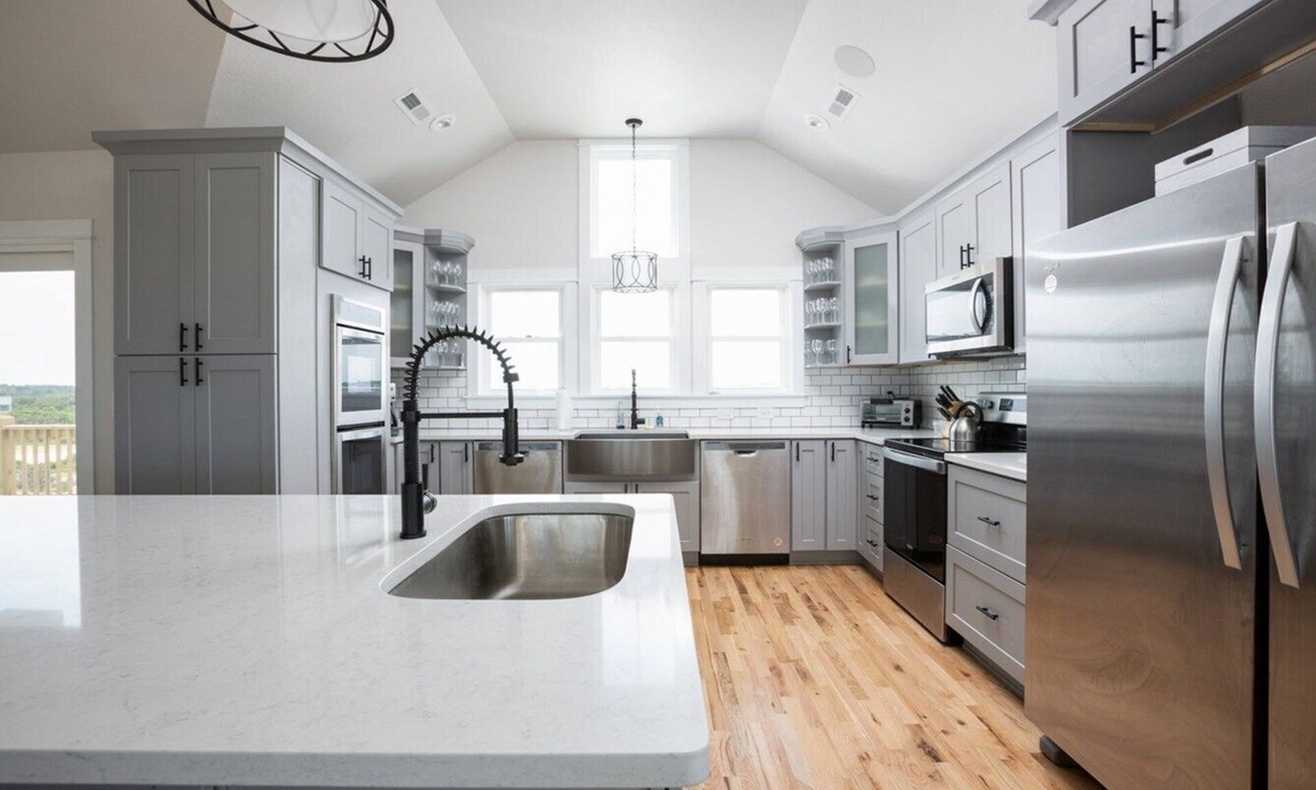 Carova Beach House | 4x4 Beach! July 6-13 open! Oceanfront with pool, movie theater, pool table, etc!