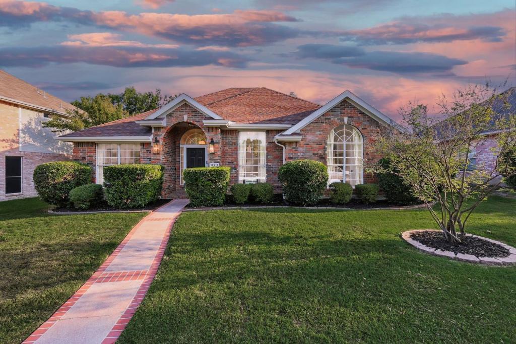 Frisco House | 5-BD/2-BA Upscale Elegance | Pool, Hot Tub, BBQ
