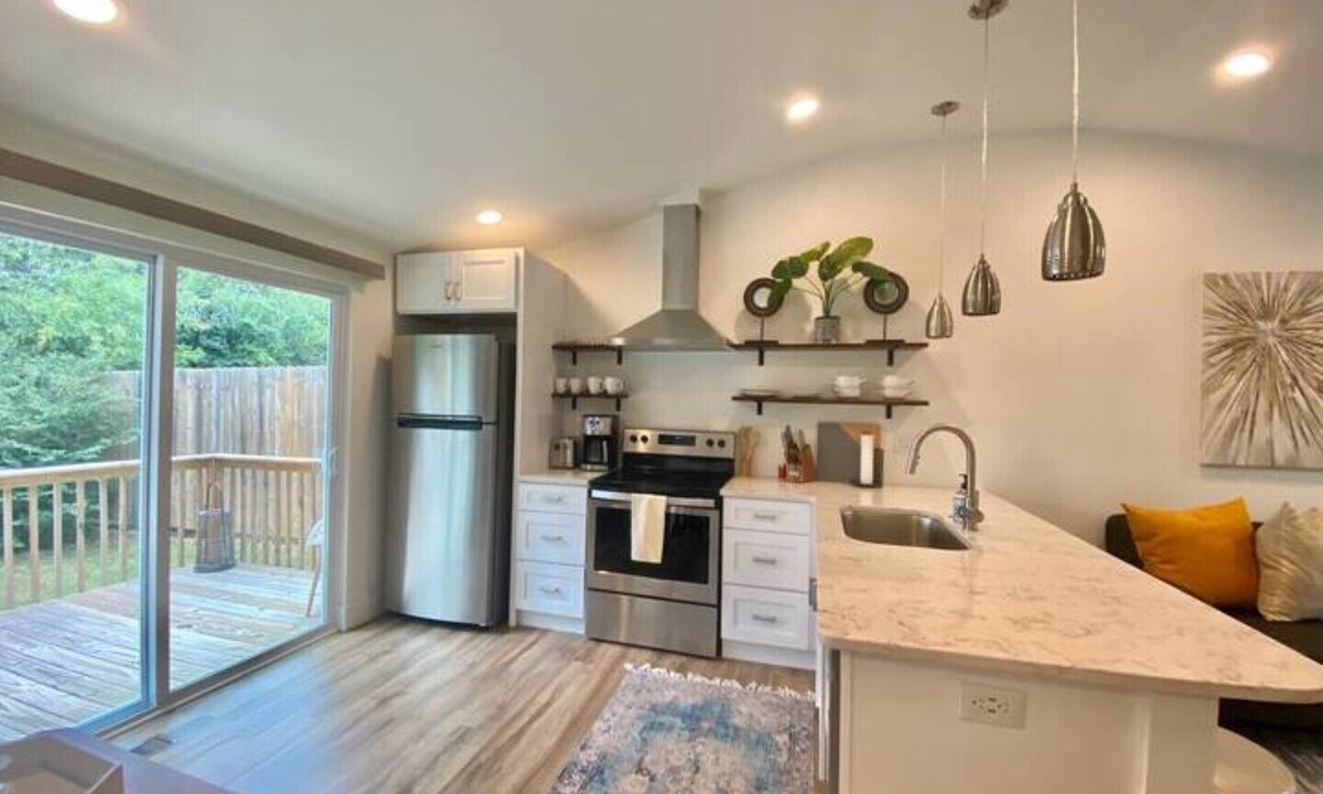 Greenville Cottage | 5 Minute Drive to Downtown Greenville!