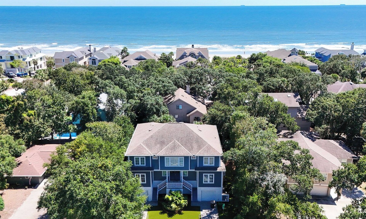 North Forest Beach House | 52 N. Forest Beach-4th row (176 yard walk) to ocean w/elevator & much more!