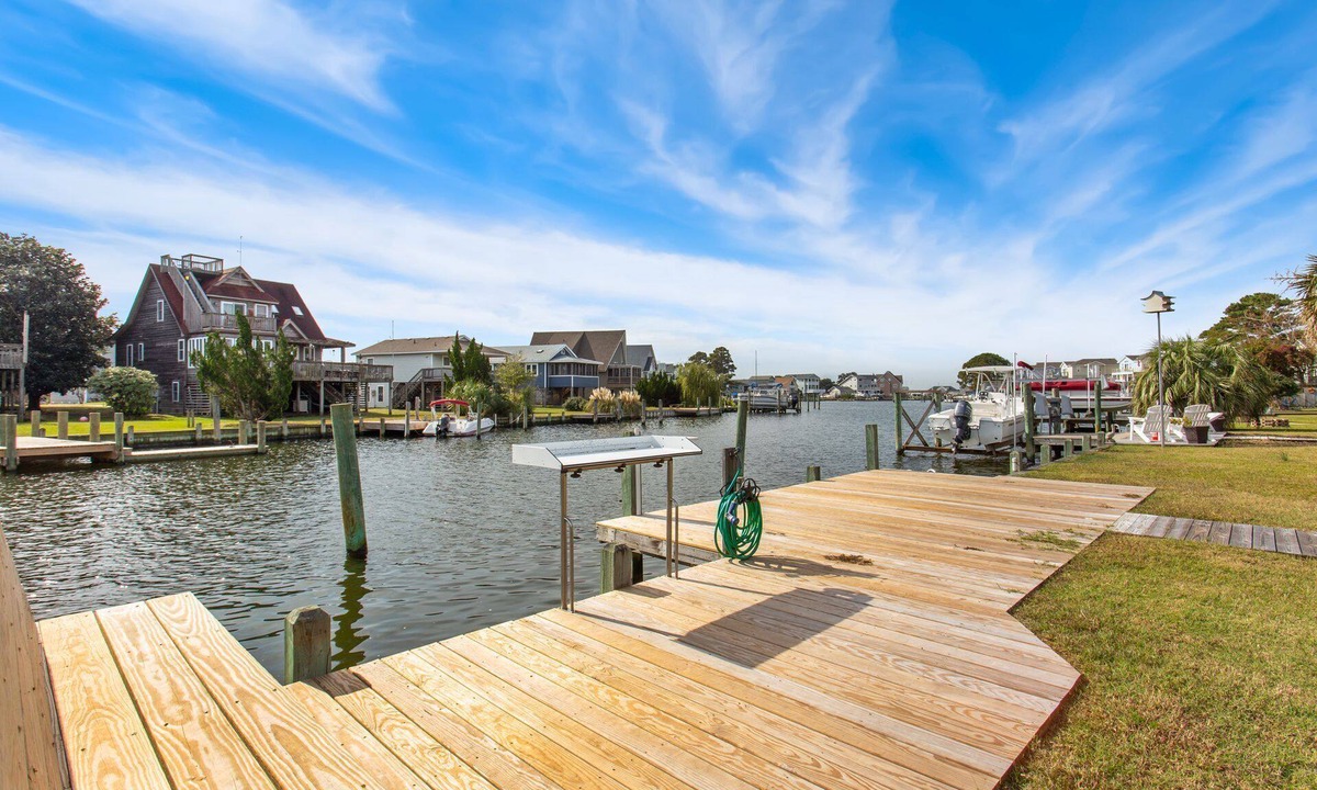 Colington Harbour House | 5538 Sunset Kove * Canalfront * Boat Dock